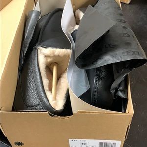 UGG ASCOT SLIPPERS